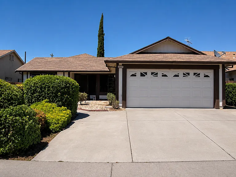4635 Luxford Ct — Photo 1