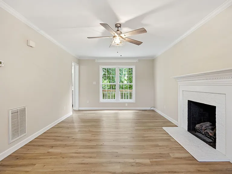 1000 Hornbuckle Ct — Photo 6