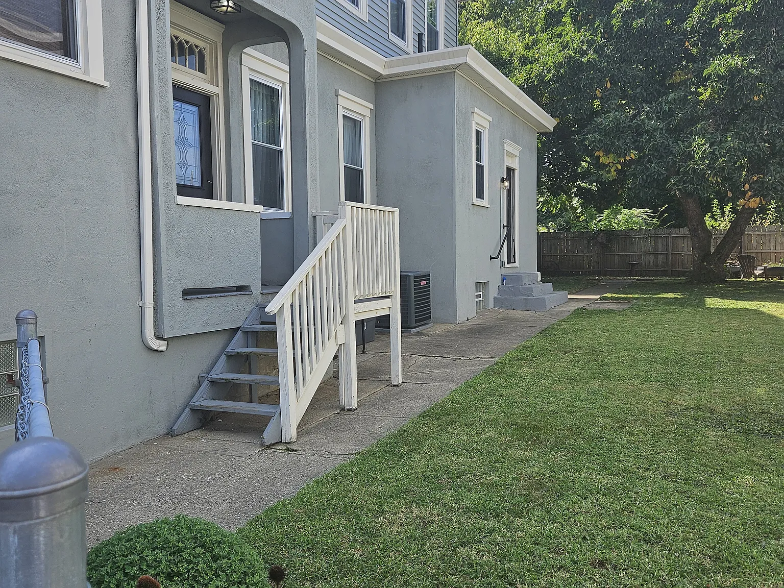 4 bed, 2400 sqft, $3,200 — Photo 3