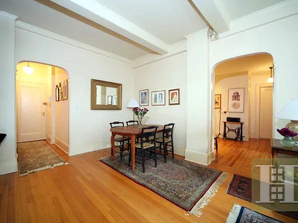 212 East 48th Street image 1 of 4