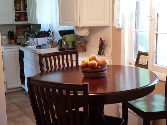eating area of kitchen