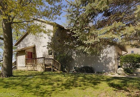 4389 Reynolds front door