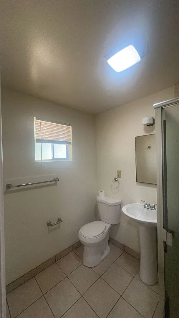 6910 N Santa Fe Dr — Photo 4