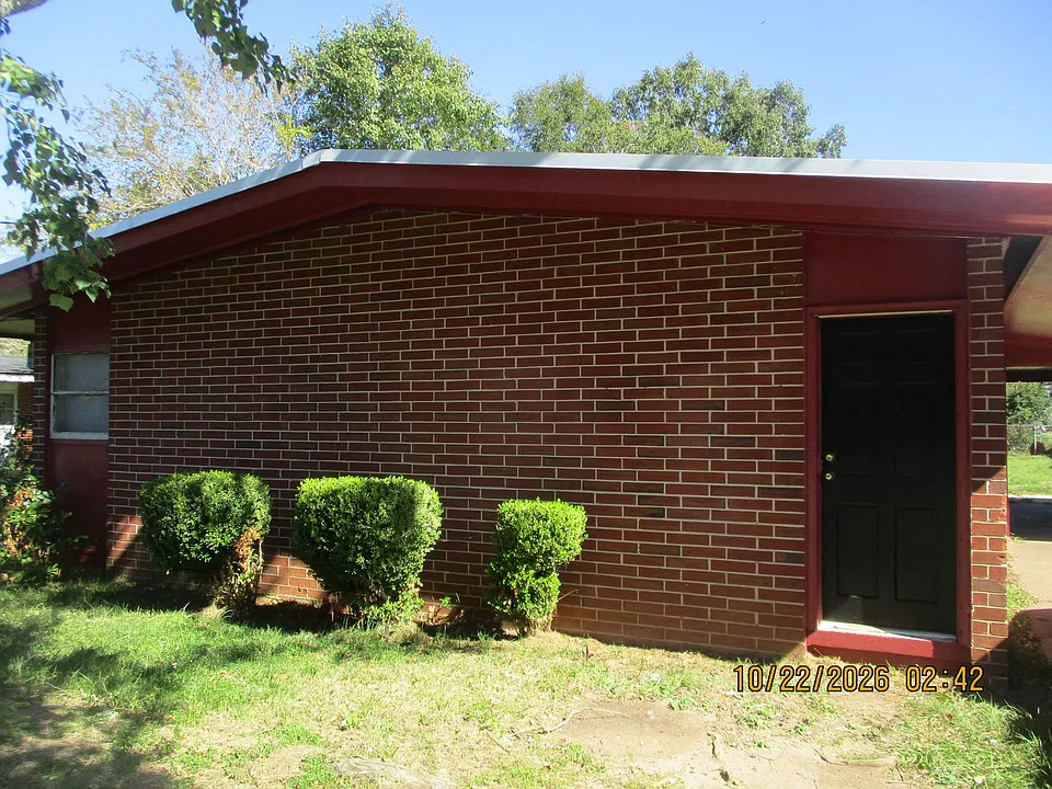 1904 S Riverview Cir