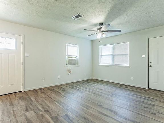 4th image of 408 S Vine Ave
