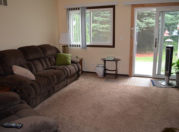 3rd image of 7S405 Creek Dr