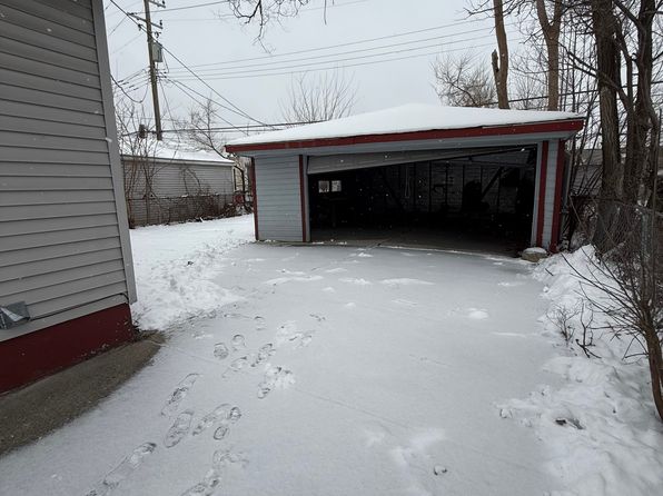 6865 Edgeton St, Hamtramck, MI 48212