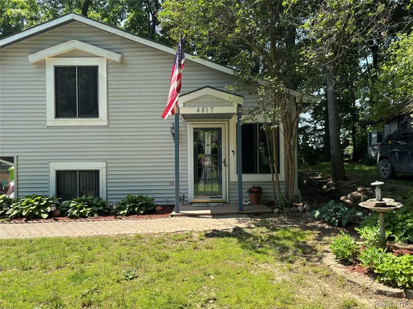 4817 Hickory Dr, Highland, MI 48356