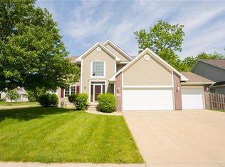 7118 Lindsey Grove Rd NE, Cedar Rapids, IA 52402