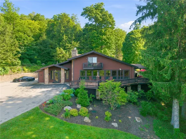 2488 County Line Rd, Champion, PA 15622