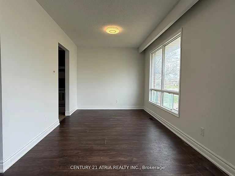 1212 Somerville St — Photo 3
