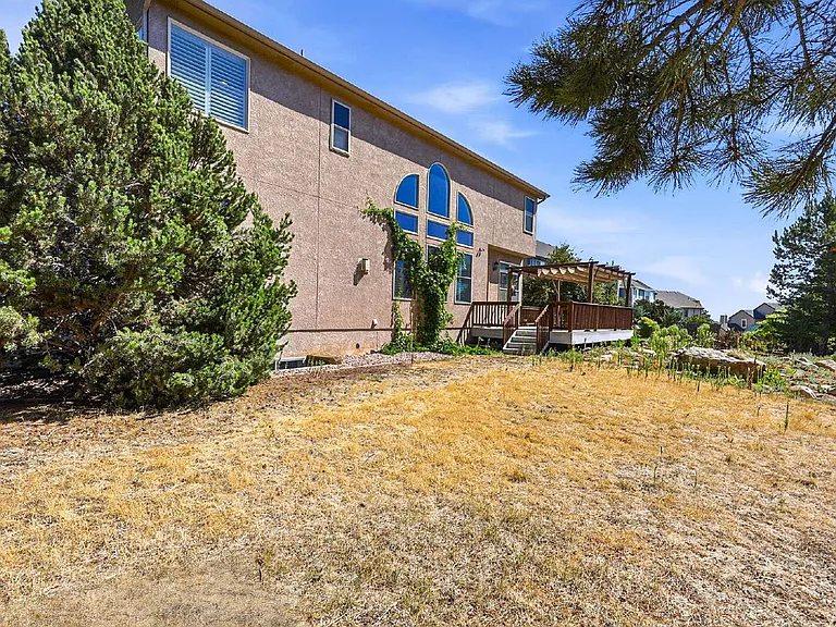 2425 Vanreen Dr — Photo 56