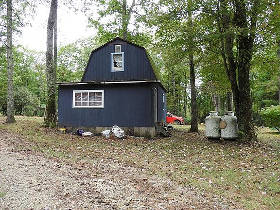5th image of 403 Pipers Woods Dr