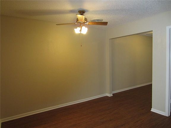 4th image of 3832 Crossroads Dr