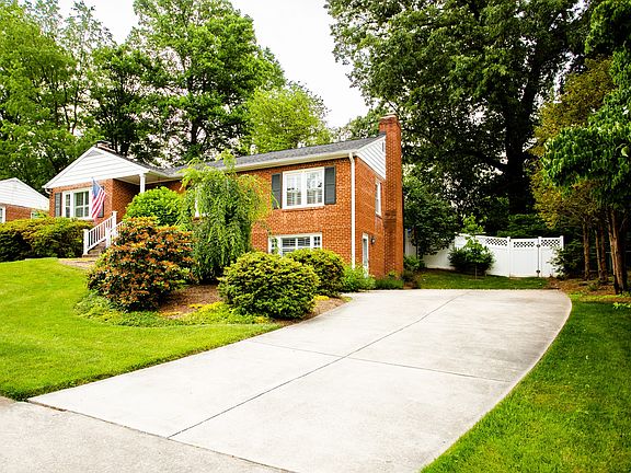 2nd image of 3163 Patrick Henry Dr