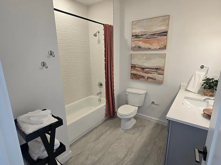 1015 W Trinity Ln #1 — Photo 5