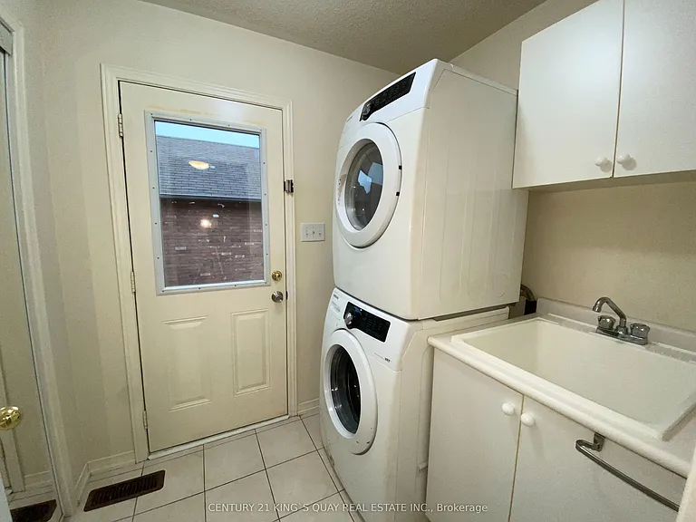 1102 Bur Oak Ave — Photo 9