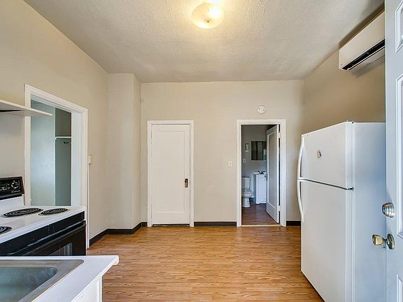 3rd image of 1315 W Jefferson St APT 7
