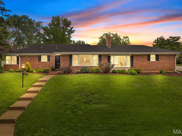 1400 Norman Pl, Saint Louis, MO 63122