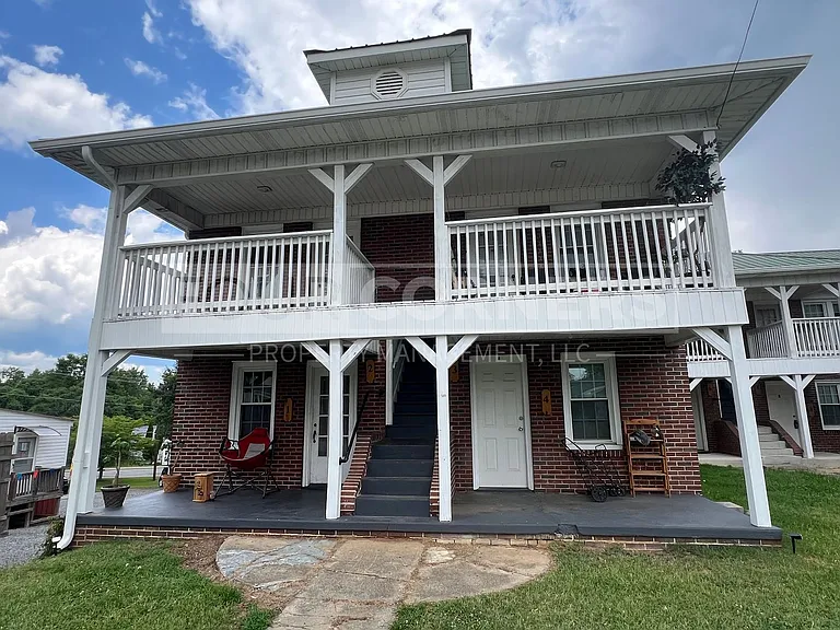 1007 South Main Street — Photo 1
