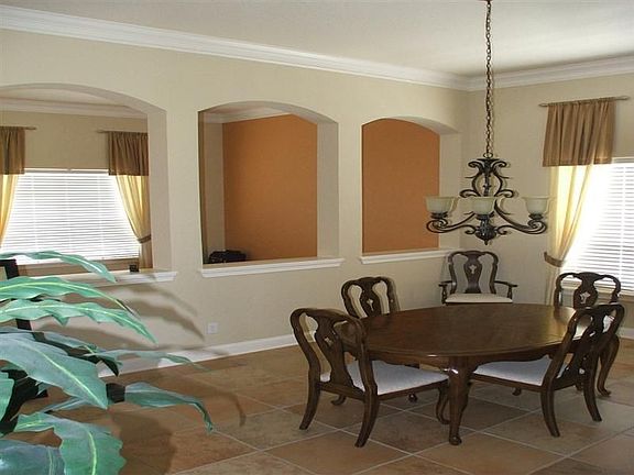 5th image of 1105 N Campania Ct