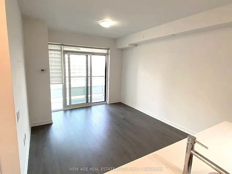 2560 Eglinton Ave W #1001 — Photo 11