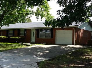 210 Elizabeth Dr, Belleville, IL 62226