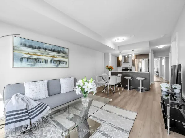 25 Town Centre Ct #2106, Toronto, ON M1P 0B4