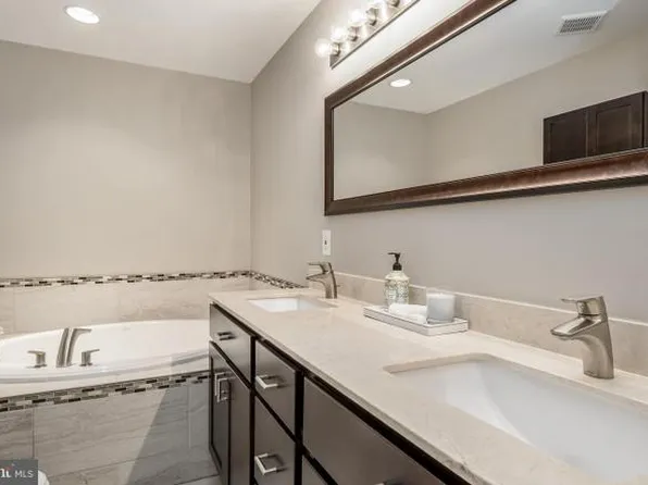21409 Falling Rock Ter, Ashburn, VA 20148