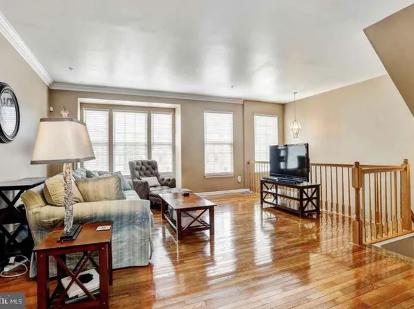 65 Two Rivers Dr, Edgewater, MD 21037