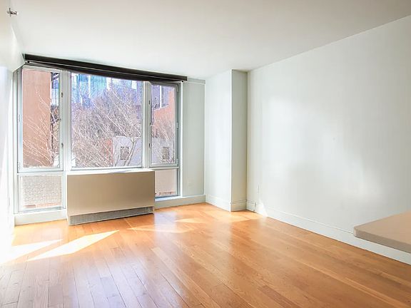 5th image of 464 W 44th St #3