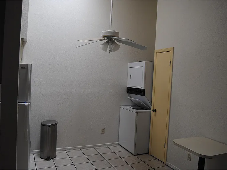 5524 Oakbriar Cir #B — Photo 4