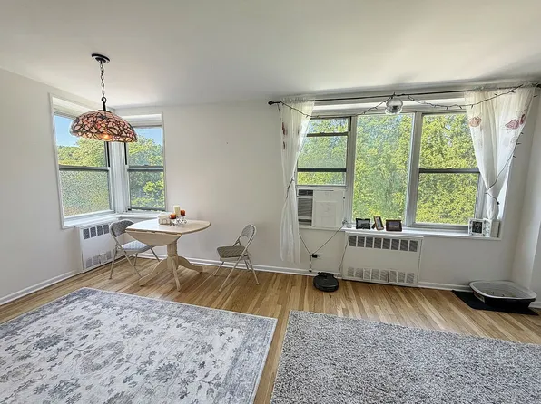 209-15 18th Ave #4K, Bayside, NY 11360