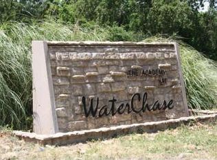 9028 Creek Run Rd, Fort Worth, TX 76120