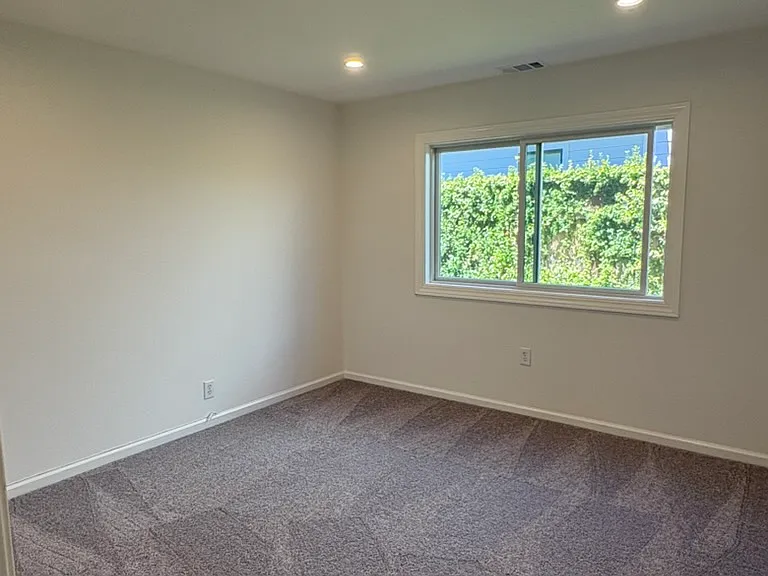 2047 Hull Ave — Photo 11
