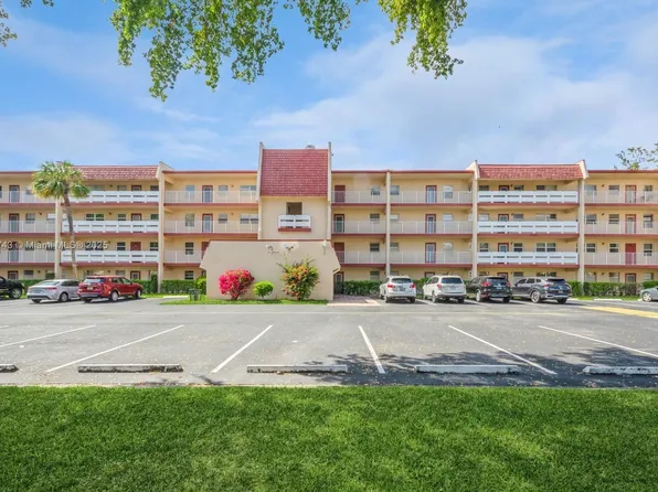 1045 Country Club Dr APT 304, Pompano Beach, FL 33063