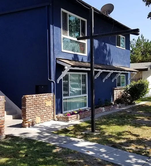420 N Vine St — Photo 1