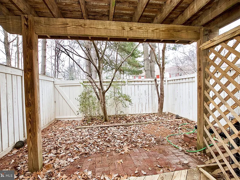 1915 Belmont Ridge Ct — Photo 28