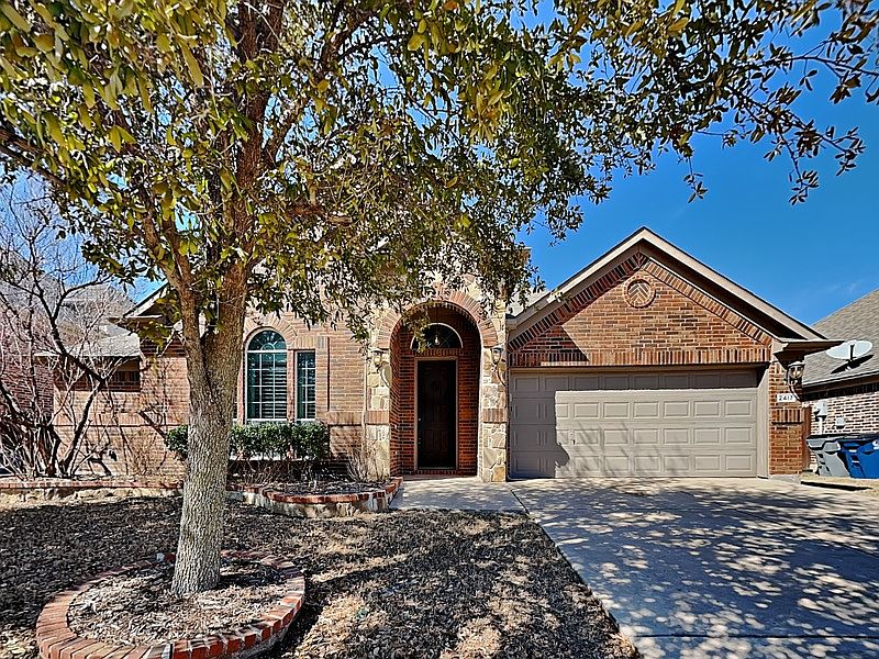 1st image of 2417 Lakebend Dr
