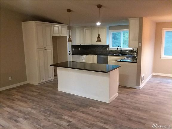 3rd image of 1239 Feather Ln