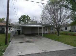 1415 S 16th St, Nederland, TX 77627