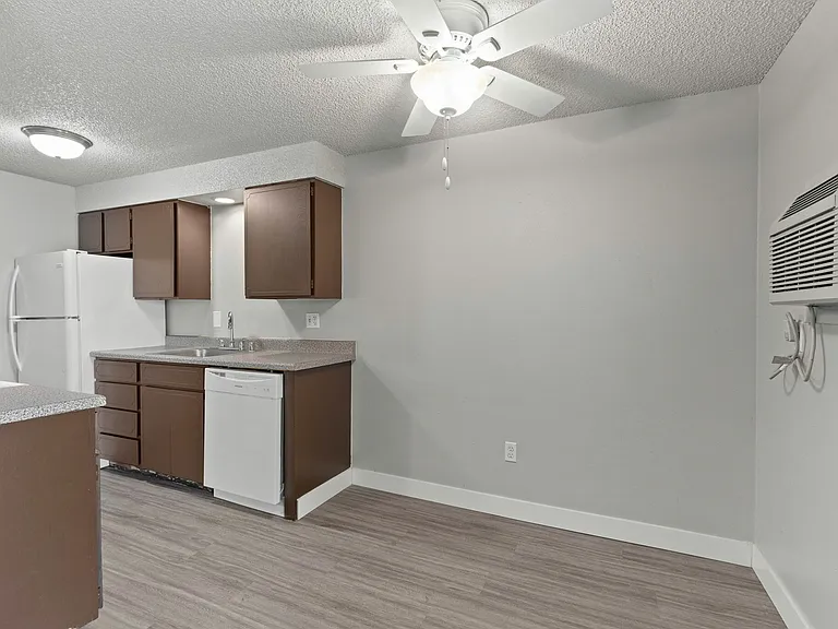Kitchen & Dining