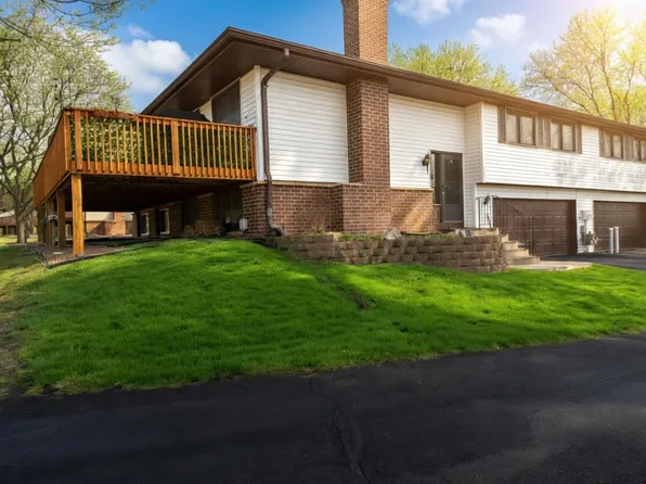 8201 W Park Hills Dr, Bloomington, MN 55438