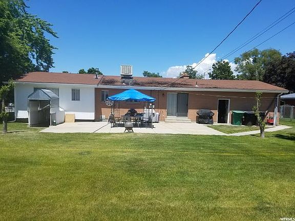 2nd image of 858 E Woodshire Ave