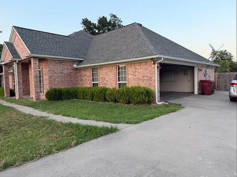 2208 Albert Broadfoot St — Photo 3