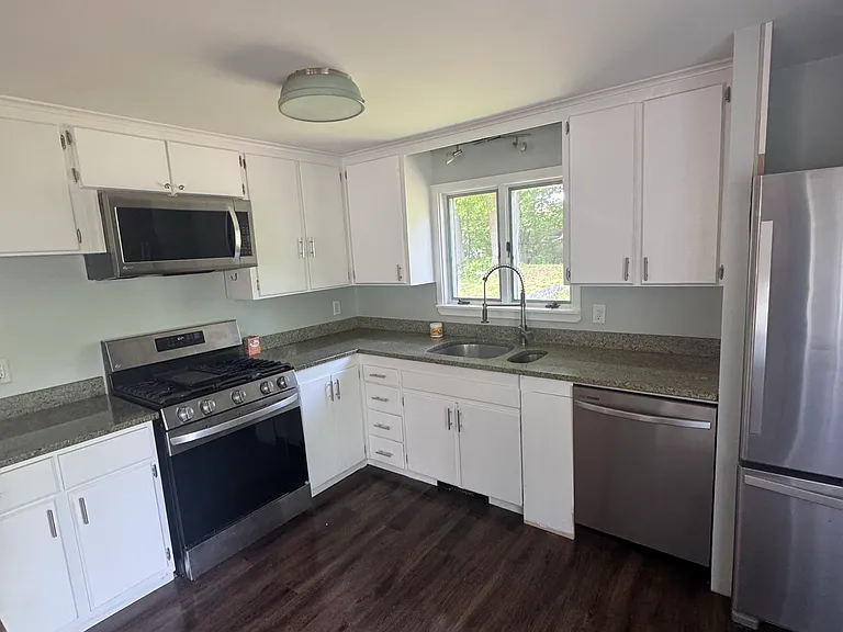 247 Forest St — Photo 3