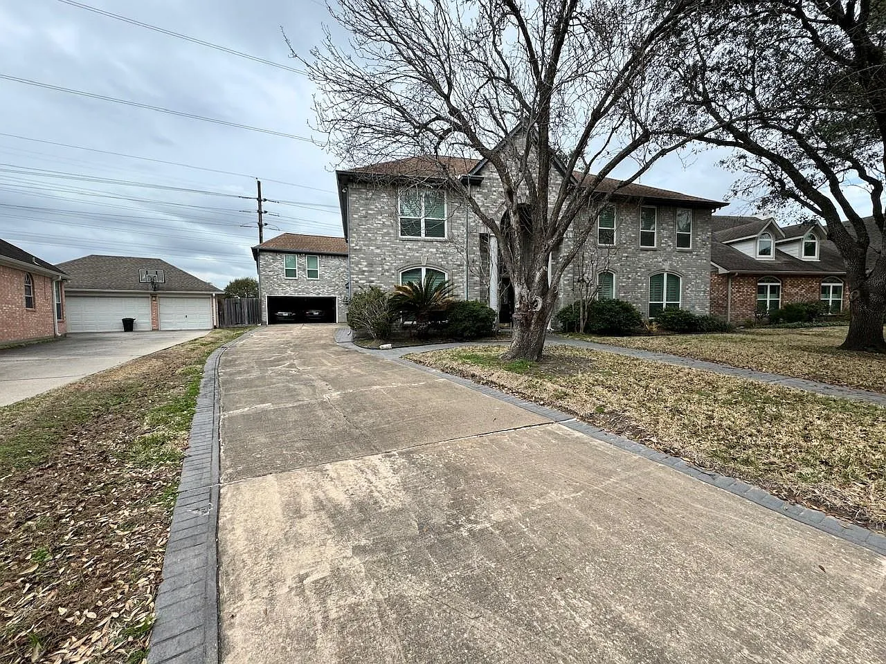 4 bed, 3.5 bath, 3325 sqft, $2,300 — Photo 2