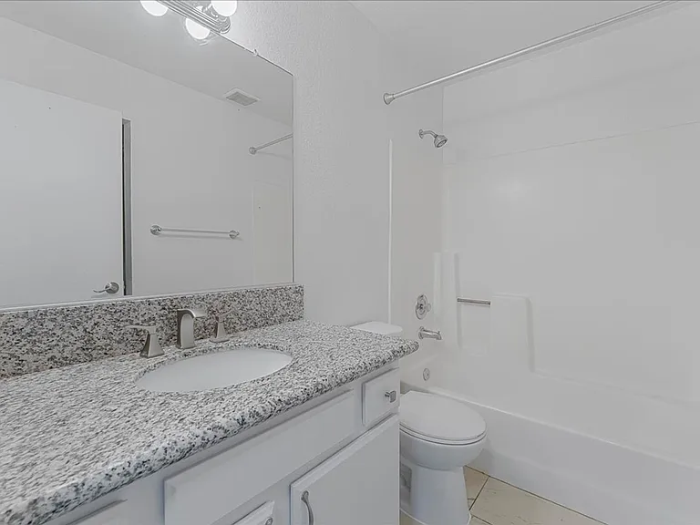 144 N Michigan Ave #6 — Photo 18