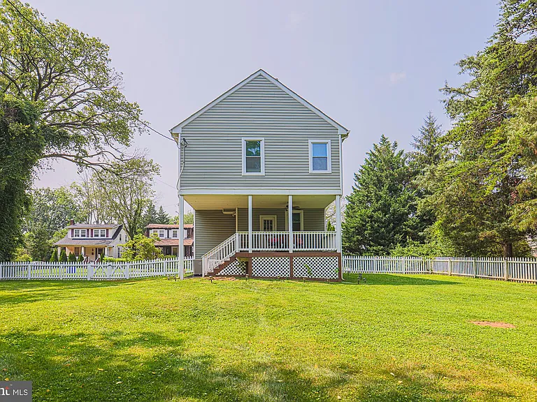 215 Clarendon Ave — Photo 9