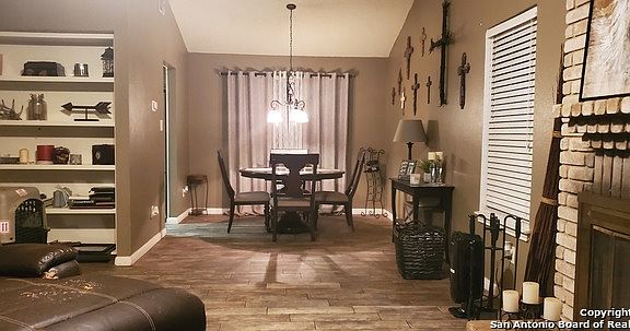 4th image of 4026 Knollhill